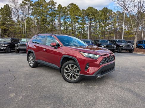 Used 2022 Toyota RAV4 Limited image 3