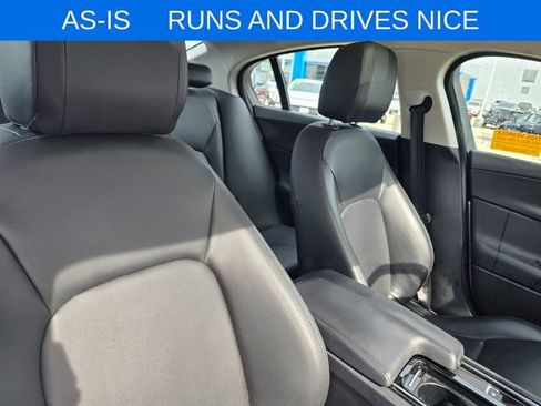 Used 2018 Jaguar XE Premium AWD/4WD image 8