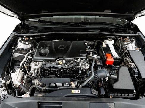 Used 2021 Toyota Camry SE image 3