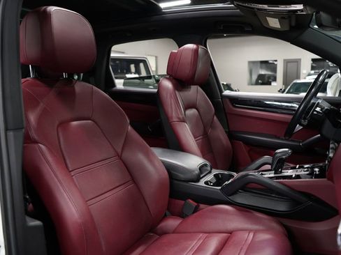 Used 2019 Porsche Cayenne E-Hybrid AWD/4WD image 40