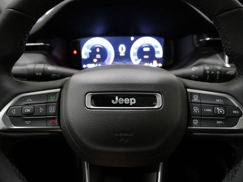 Used 2025 Jeep Compass Limited w/ High Altitude Package AWD/4WD image 17
