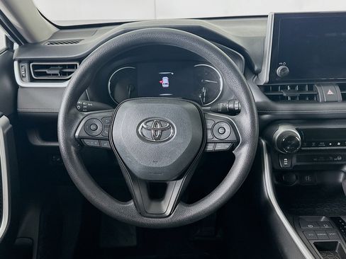 Used 2025 Toyota RAV4 XLE FWD image 18