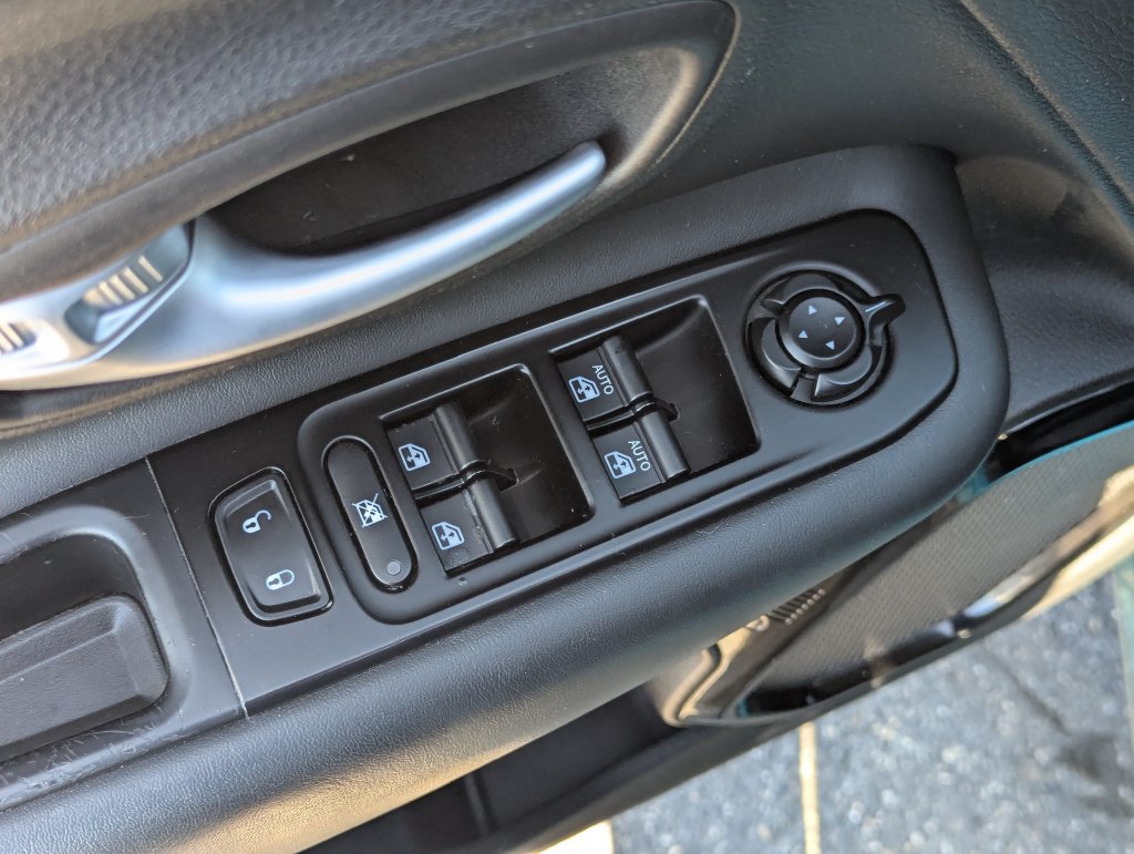 Used 2020 Jeep Renegade Altitude FWD image 17