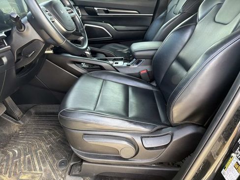 Used 2025 Kia Telluride LX FWD image 14