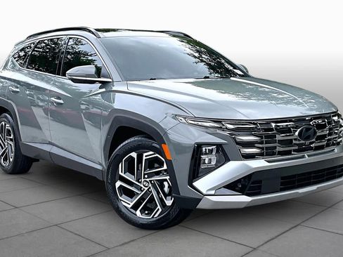 Used 2025 Hyundai Tucson Limited FWD image 3