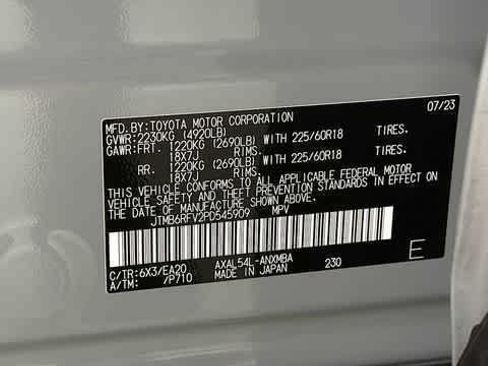 Used 2023 Toyota RAV4 XLE Premium AWD/4WD image 4
