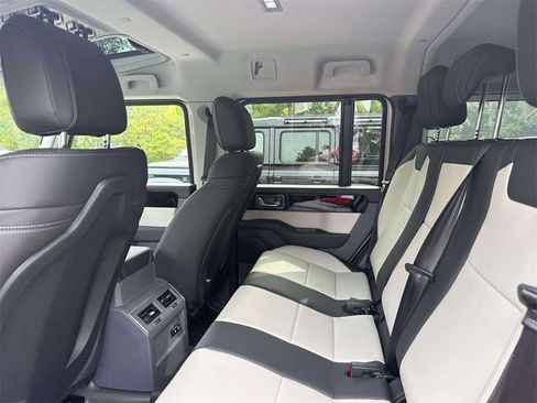 Used 2025 INEOS Grenadier Fieldmaster Edition image 11