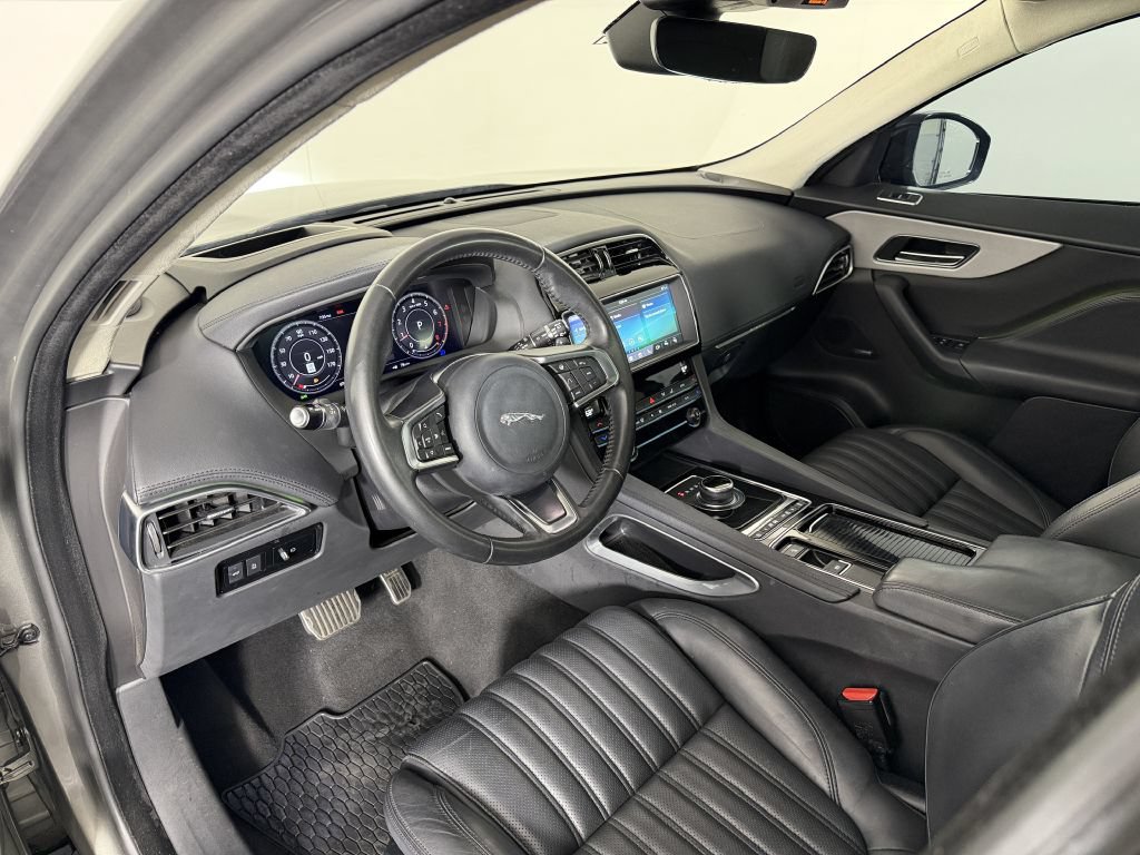 Used 2019 Jaguar F-PACE Portfolio AWD/4WD image 16