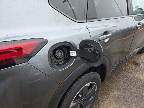 Used 2024 Nissan Rogue SV image 16