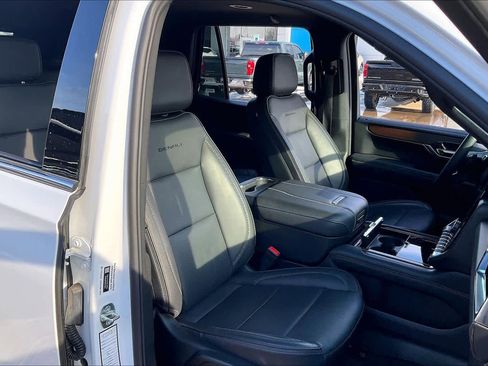 Certified 2025 GMC Yukon Denali image 10