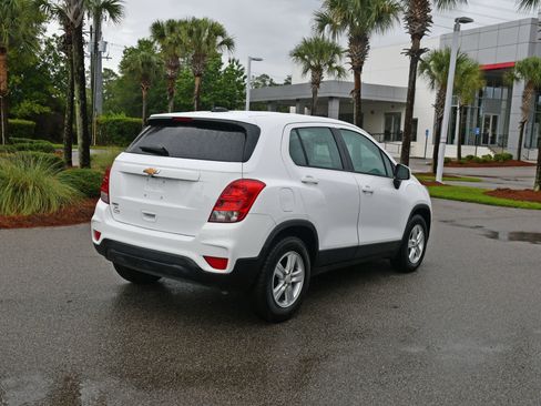 Used 2020 Chevrolet Trax LS w/ Tint and Cruise Package FWD image 3