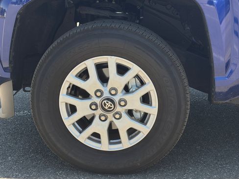 Used 2025 Toyota Tacoma SR5 AWD/4WD image 12