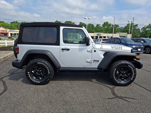 Used 2022 Jeep Wrangler Sport AWD/4WD image 9