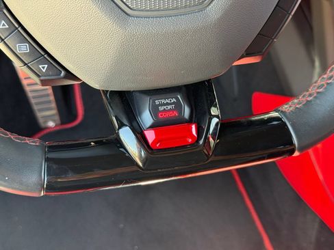 Used 2021 Lamborghini Huracan EVO RWD image 39