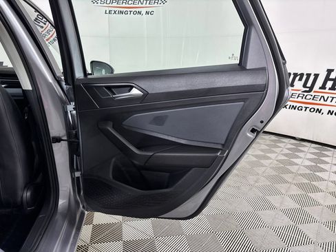 Used 2025 Volkswagen Jetta SE w/ Sunroof Package FWD image 24