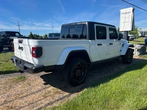 Used 2024 Jeep Gladiator Sport AWD/4WD image 14