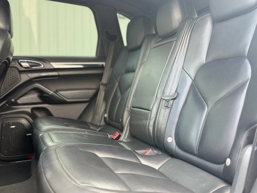 Used 2016 Porsche Cayenne AWD/4WD image 23