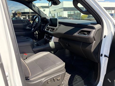 Used 2024 GMC Yukon SLT w/ SLT Premium Package AWD/4WD image 37