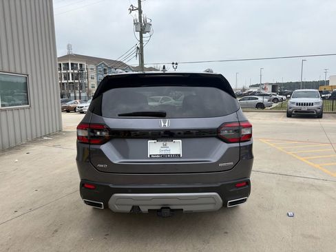 Certified 2025 Honda Pilot Touring image 7