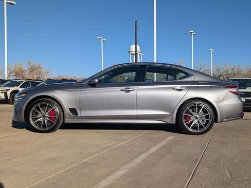 Used 2025 Genesis G70 2.5T image 8