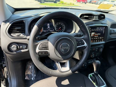 Used 2023 Jeep Renegade Altitude w/ Sun/Sound Group AWD/4WD image 13
