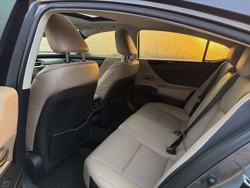 Used 2021 Lexus ES 350 w/ Premium Package image 10