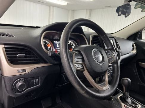 Used 2017 Jeep Cherokee Sport AWD/4WD image 10