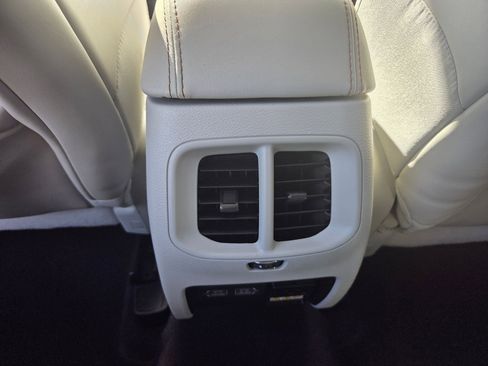 Used 2021 Jeep Cherokee Latitude Lux w/ Comfort/Convenience Group image 18