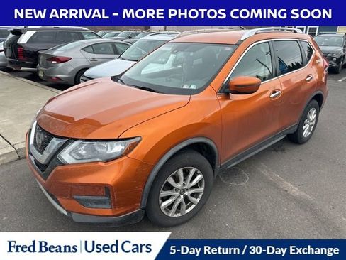 Used 2019 Nissan Rogue SV image 3
