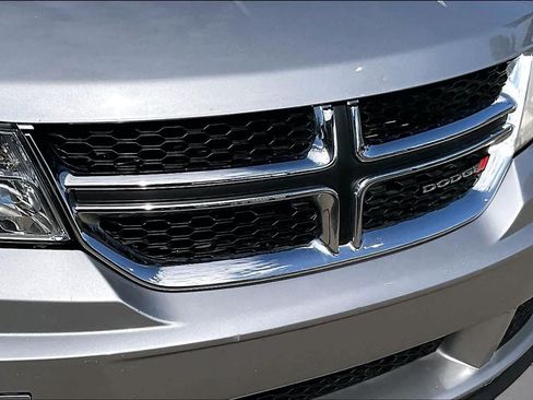 Used 2018 Dodge Journey SE FWD image 29