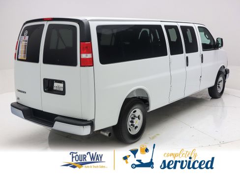 Used 2025 Chevrolet Express 3500 LT w/ LT Preferred Equipment Group RWD image 4