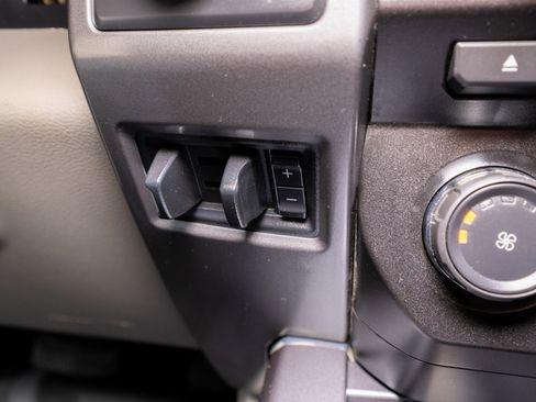 Used 2018 Ford F250 XLT w/ XLT Premium Package image 24