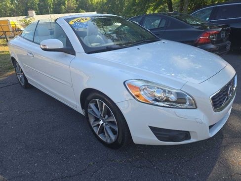 Used 2012 Volvo C70 T5 w/ Climate Pkg FWD image 3