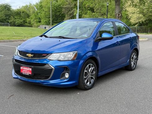 Used 2017 Chevrolet Sonic LT w/ Convenience Package FWD image 1