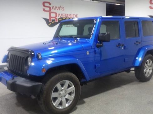 Used 2016 Jeep Wrangler Unlimited Sahara w/ Connectivity Group AWD/4WD image 1