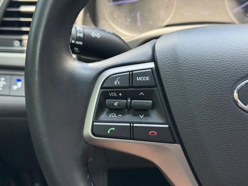 Used 2017 Hyundai Elantra Limited FWD image 16