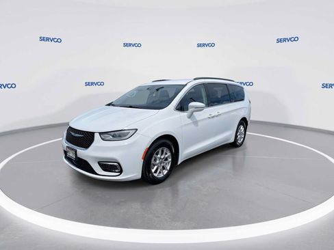 Used 2022 Chrysler Pacifica Touring-L FWD image 4
