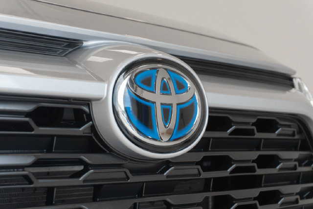 Used 2023 Toyota RAV4 XLE Premium AWD/4WD image 16