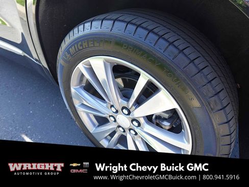 Used 2025 Cadillac XT6 Premium Luxury image 36