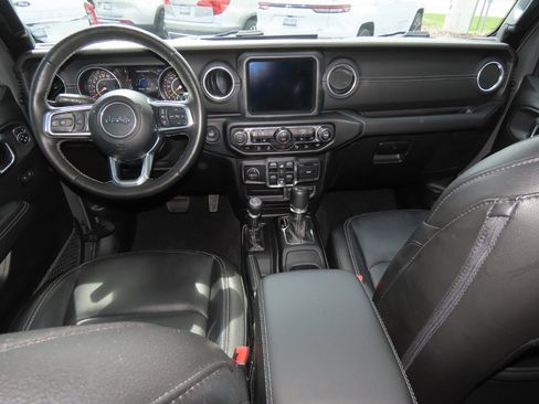 Used 2020 Jeep Wrangler Unlimited Sahara AWD/4WD image 23