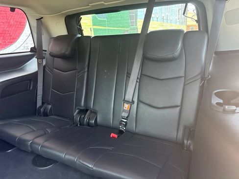 Used 2019 Cadillac Escalade Luxury AWD/4WD image 27