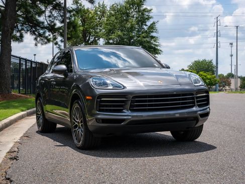 Used 2021 Porsche Cayenne AWD/4WD image 3
