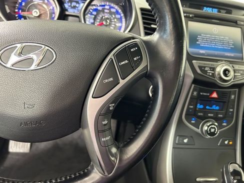 Used 2014 Hyundai Elantra Limited w/ Option Group 03 FWD image 17