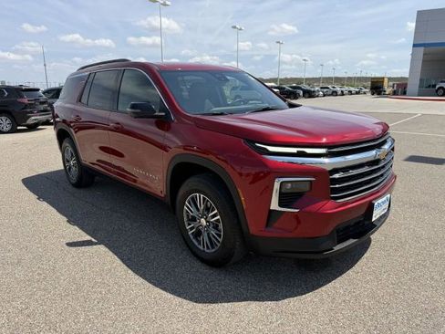 Used 2025 Chevrolet Traverse LT w/ Driver Confidence Package image 39