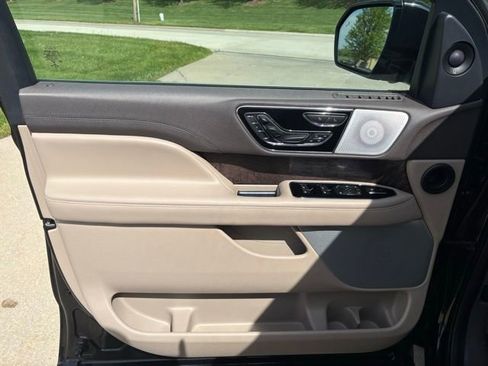 Used 2022 Lincoln Navigator L Reserve AWD/4WD image 9