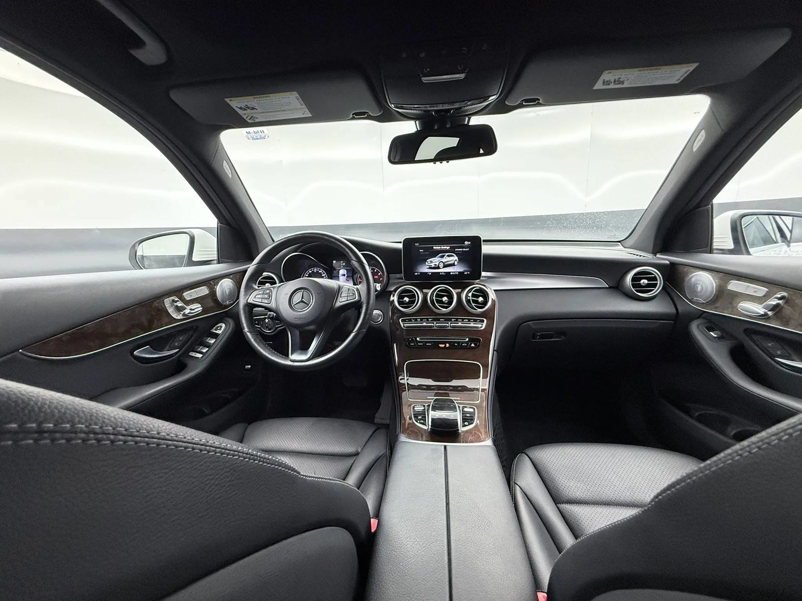 Used 2018 Mercedes-Benz GLC 300 4MATIC image 27