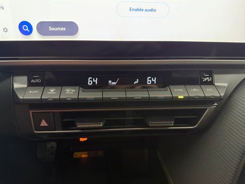 Used 2026 Toyota Camry SE w/ Multimedia Upgrade Package image 17