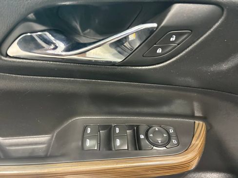 Used 2018 GMC Acadia SLE AWD/4WD image 17