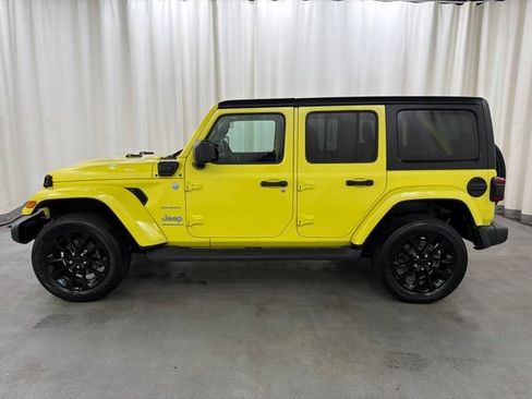 Used 2023 Jeep Wrangler Unlimited Sahara w/ Cold Weather Group AWD/4WD image 3