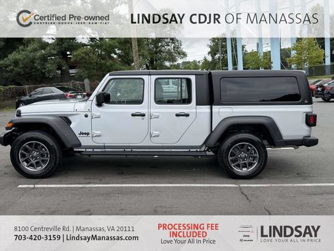 Certified 2024 Jeep Gladiator Sport AWD/4WD image 6